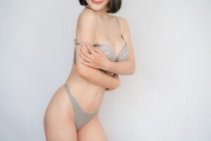 Transform Your Wardrobe: Solutions for Small Breasts That Make Dressing Fun Again!