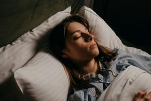 How to Sleep After Surgery for Optimal Results